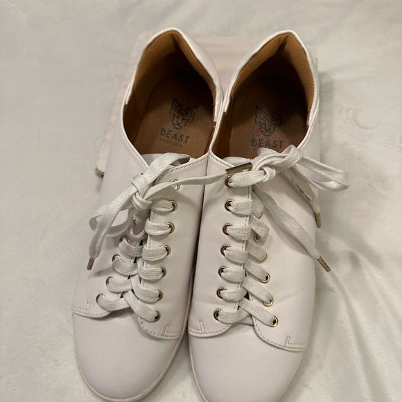 𝅺Austin Lace Up Sneakers - Picture 5 of 5